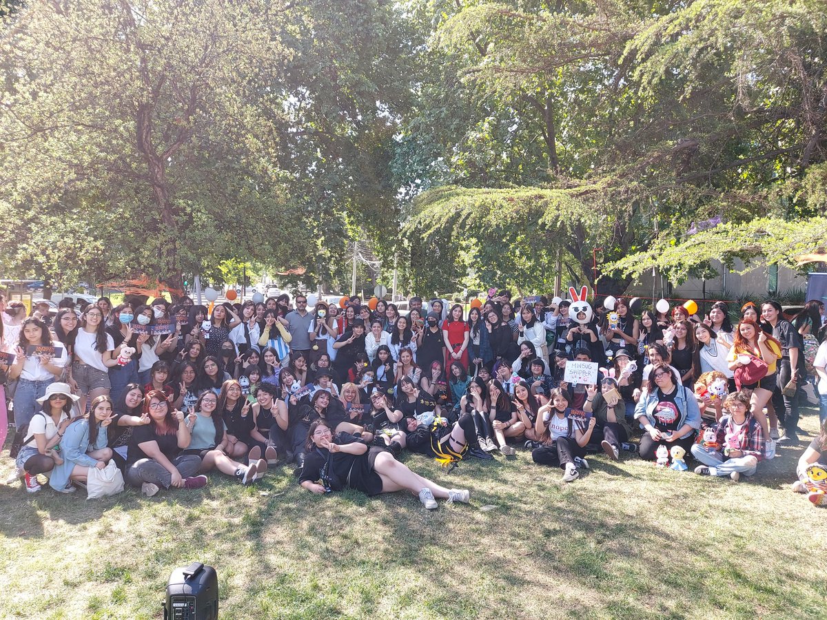 StrayKids_97's tweet photo. Evento de Stray kids hoy en santiago, chile❣️fueron más de 300 personas y fue un gusto participar de la organización ❤️

#StrayKids #chile #skz #스트레이키즈 https://t.co/wJEDU3qRVJ
