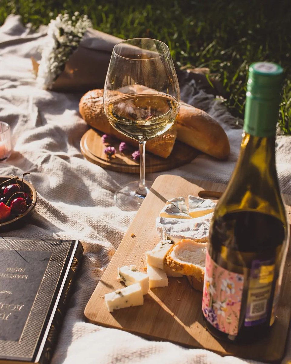 RedBalloon (@redballoonteam) on Twitter photo Spring time = picnic time 🧺 Whether you're after fancy hampers, romantic pop-ups or amazing gourmet spreads – we’ve got you covered!
Browse our range of curated picnic experiences: bit.ly/3VTgfAg
📸: <a href="/hayliecho/">Haylie Cho</a> @sweet_giraffe_events @agora.wines Spring time = picnic time 🧺 Whether you're after fancy hampers, romantic pop-ups or amazing gourmet spreads – we’ve got you covered!
Browse our range of curated picnic experiences: bit.ly/3VTgfAg
📸: <a href="/hayliecho/">Haylie Cho</a> @sweet_giraffe_events @agora.wines