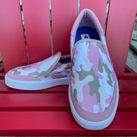 So good I had to share! Check out all the items I'm loving on <a href="/Poshmarkapp/">Poshmark</a> from <a href="/neelillek/">Ileen Kell</a> @myresalemarket #poshmark #fashion #style #shopmycloset #columbia #nintendo #champion: posh.mk/oW5Q7aiXlub
