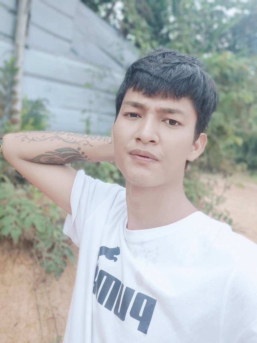 ချစ်လေကိုဟာ လူကျမ်းလေးပါ😁😁🤣🤣