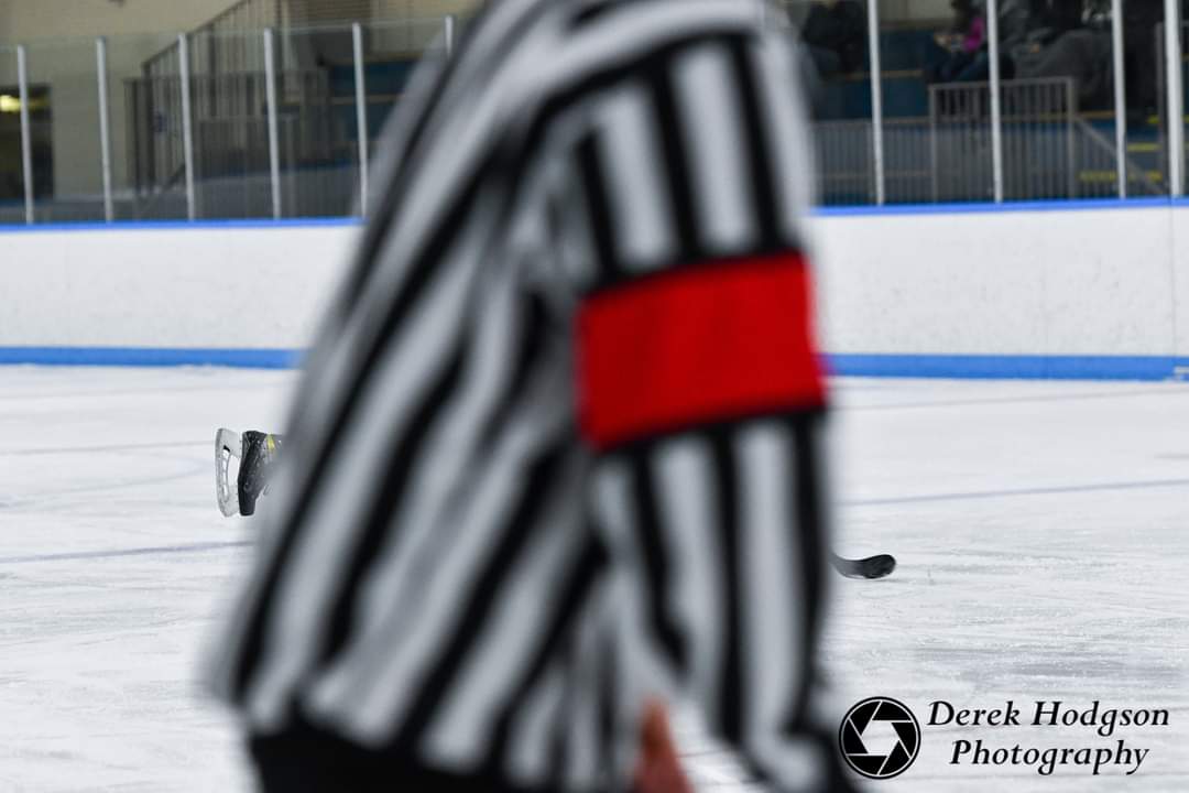 HodgsonPhotogr1's tweet photo. I never yell at the refs during the game, but sure curse them a lot when editing photos #photogproblems #outtatheway 🤣 https://t.co/f8hSMxwLv0