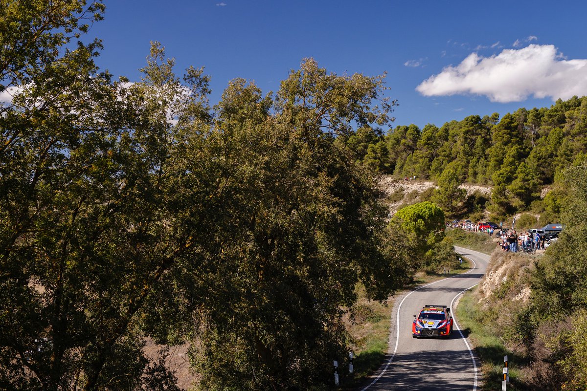 #WRC 🇪🇸 SS17 📍 Riudecanyes 1 🏁 15.90 km 🚦 Start times ⏱ @DaniSordo 08:29 ⏱ @OttTanak 08:32 ⏱ @thierryneuville 08:35 #HMSGOfficial #RallyRACC