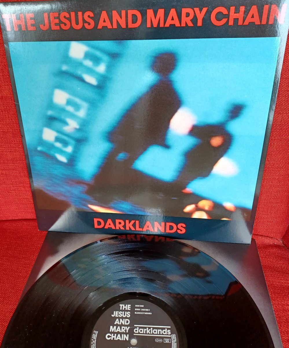 #Nowplaying THE JESUS AND MARY CHAIN 'Darklands' (1987).
Essentially for 'Happy When It Rains' 🤞.
@NewWaveAndPunk @Punkasfuck1965 @ScotsPostPunk @FatOldAnarchist @FrazerCovan4 @LazyStardust5 @gunclub_music @unfinishedmusic 
#TheJesusandMaryChain #NEWWAVE #vinyl #vinylrecords