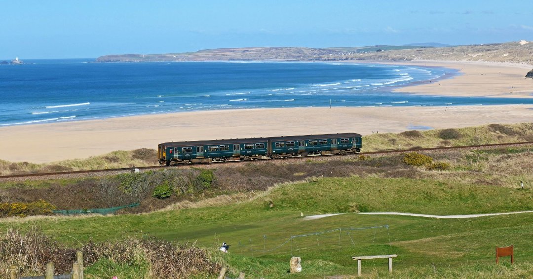 Good morning, we hope you're having a good weekend so far! Thanks to Mark Lynam for sending in this beautiful photo of Carbis Bay and our train, running along one of our favourite branch lines on the network 📸 We're here to help with enquiries until 11pm this evening 💻