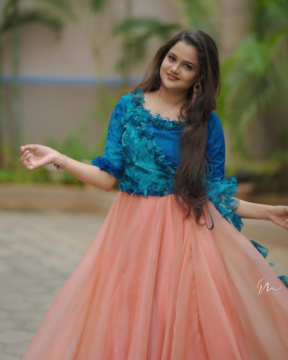 its_me_lava_ya's tweet photo. கொஞ்சம் ஆசை
கொஞ்சம் கனவு இவை
இல்லாமல் வாழ்க்கையா ❤️❤️❤️😘 

💄 @prakalya_bridal_studio 
👗 @look_uniquee 
📸  @mastermindsphotography 

#Diwali2022 #DiwaliSpecial https://t.co/R5uVqciCHZ