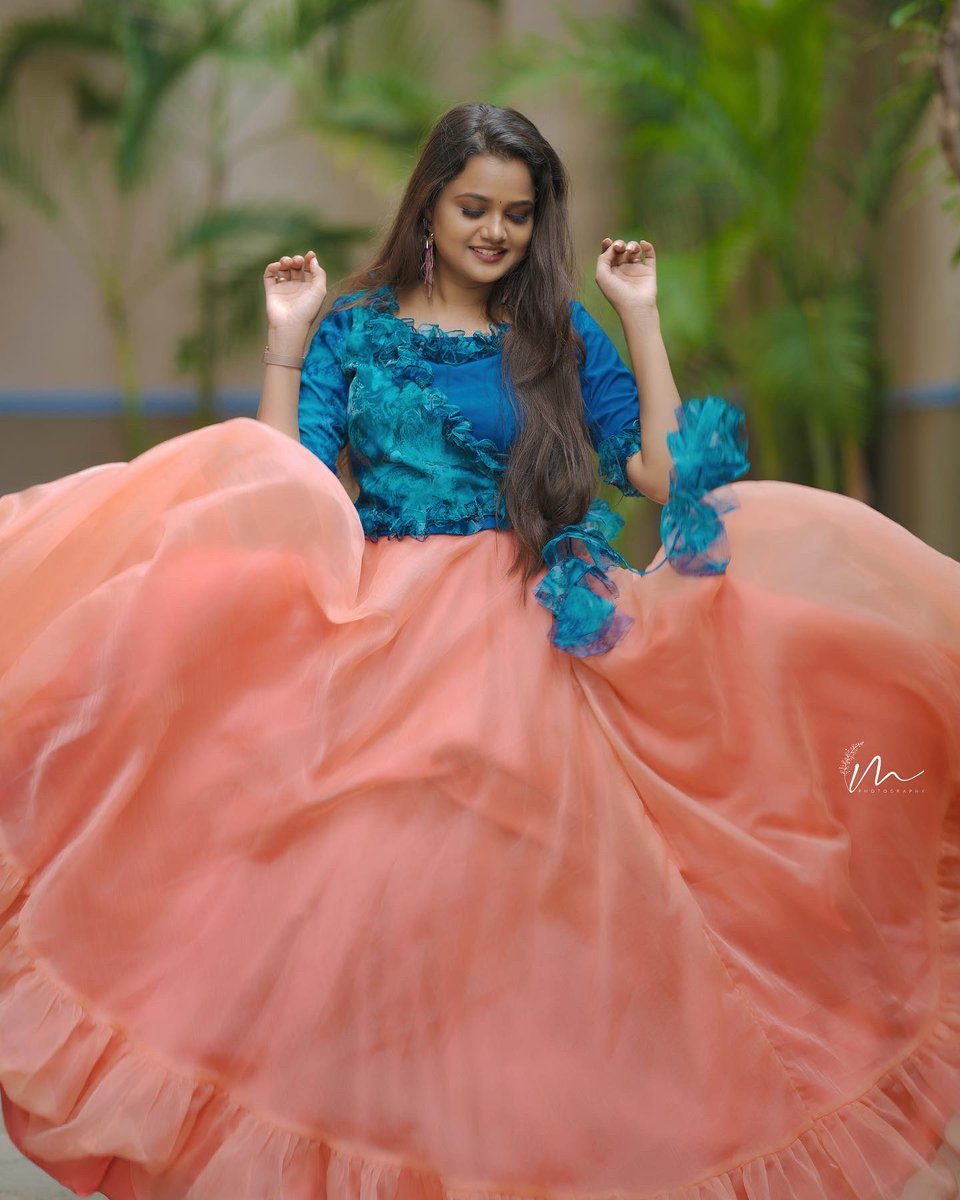 its_me_lava_ya's tweet photo. கொஞ்சம் ஆசை
கொஞ்சம் கனவு இவை
இல்லாமல் வாழ்க்கையா ❤️❤️❤️😘 

💄 @prakalya_bridal_studio 
👗 @look_uniquee 
📸  @mastermindsphotography 

#Diwali2022 #DiwaliSpecial https://t.co/R5uVqciCHZ