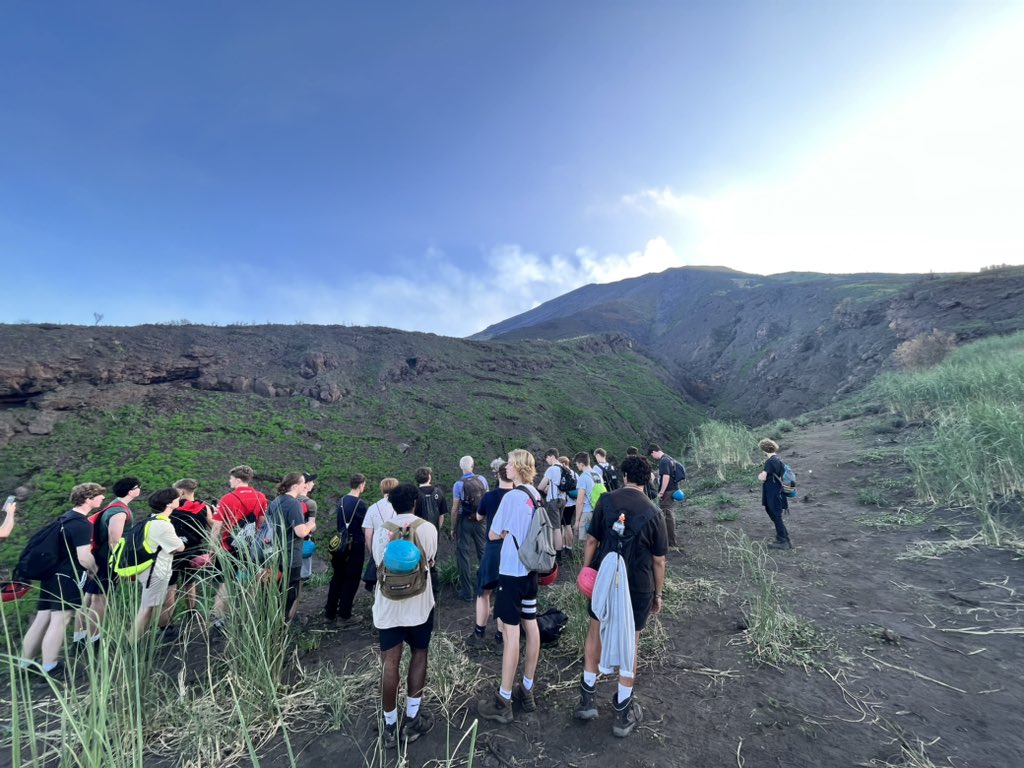 AGSItalytrip's tweet photo. Amazing scenes at 400m on Stromboli - packed lunches at sunset and students avidly watching for eruptions! https://t.co/2n87NXb28m