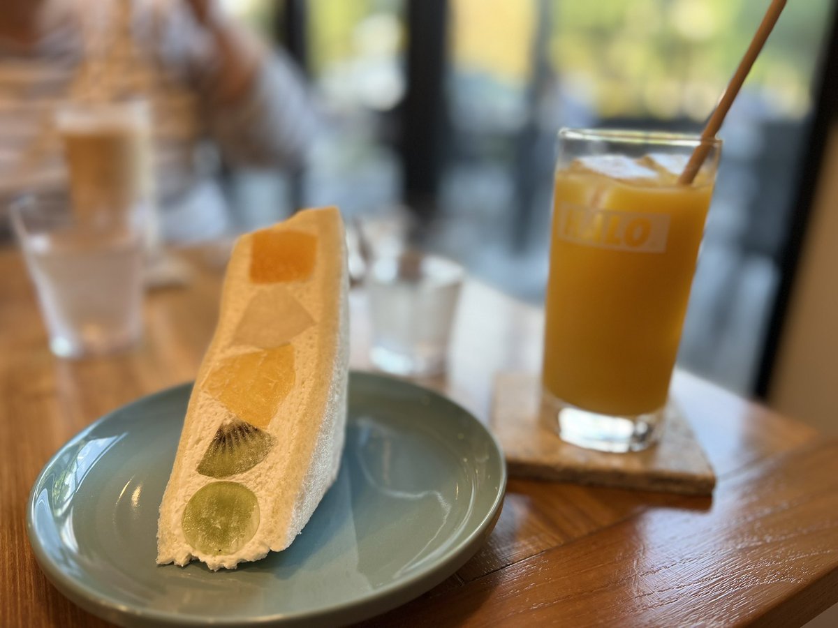 1028suke_sam's tweet photo. #田中青果 がやっている、#HaloCafe
#旬のフルーツサンド と、#オレンジジュース
#柿 #梨 #シャインマスカット などなど。
フレッシュ❤️ https://t.co/Jg0KZVCAJ9