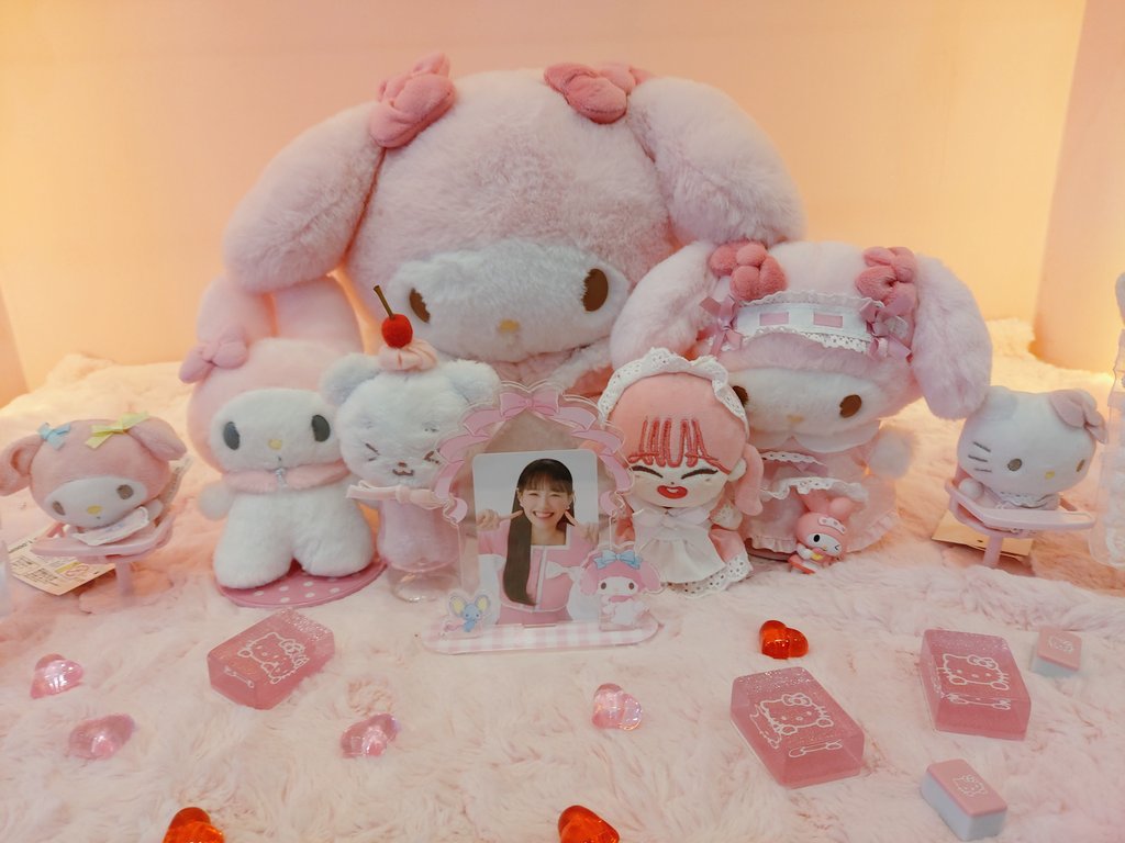 chuu_bbokki's tweet photo. 🎀마마즈돌🎀

골목 들어가자마자 너무너무 귀여운 곳이🥺
내부도 너무너무 사랑스럽고 귀여워서 구경하는 내내 행복했어요!!ෆ˙ᵕ˙ෆ 그리고 럭드1등!! 당첨되고  대형판넬 가지게 돼서 너무너무 행복해요^//^ 히히

#Happy_Chuu_day
#오늘도_내일도_행복하츄 https://t.co/20F5Cc5Y1U