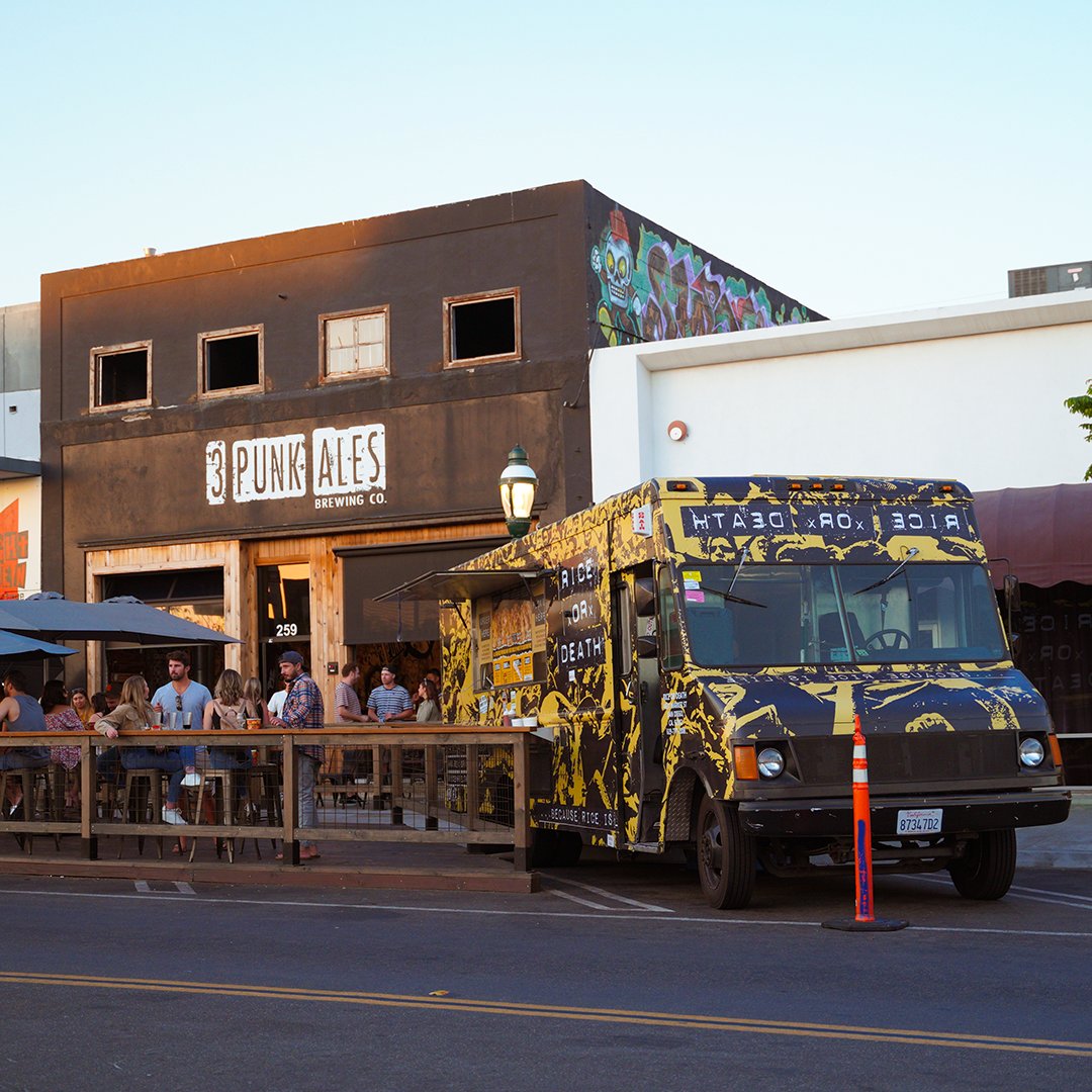 RiceOrDeath's tweet photo. Just because the weekend's coming to an end doesn't mean the good times have to! This Sunday we'll be keeping the vibes high and letting the good times roll! RoD x @3punkales is always right!

10/23 3-9pm

Thr3e Punk Ales
259 3rd Ave
Chula Vista, CA 91910 https://t.co/bA615WV4IE