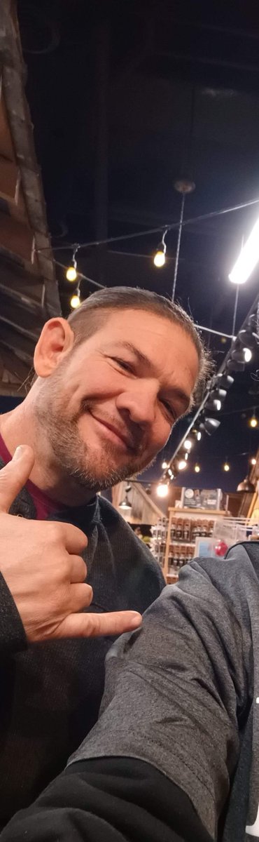 MyStylez5's tweet photo. @LelandBChapman my mind is blown that you would visit small town tennessee and end up in one of our stores. Hopefully you tried some of the samples :-) https://t.co/mWZM2wPjxu