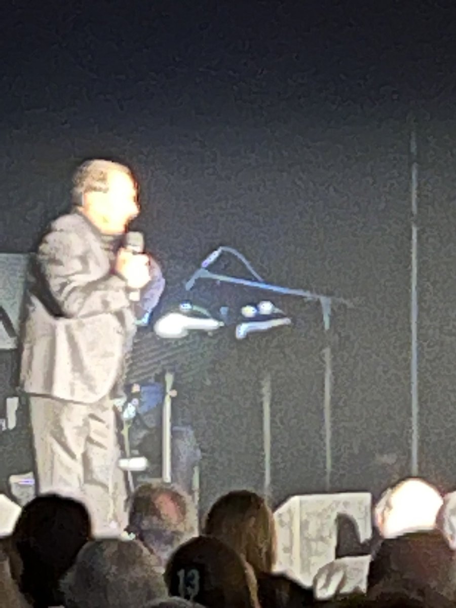 D3V3NN's tweet photo. @paulanka tonight’s performance was beautiful ♥️ so glad I was finally able to see you in person! Thank you so much for one of the best nights of my life! https://t.co/r0Gs3QG6r8