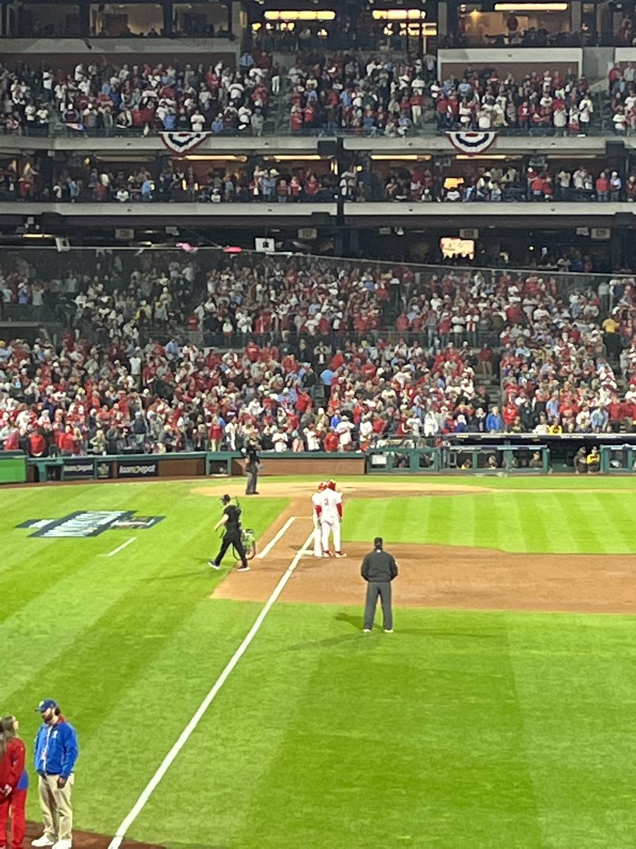 bettycrokt's tweet photo. #philliesredoctober https://t.co/5xZqLDbFfB