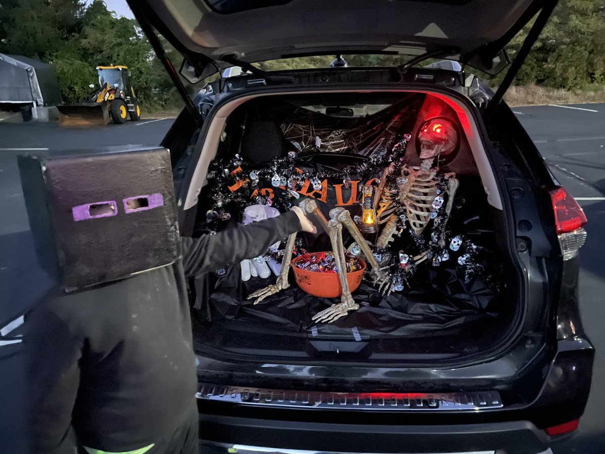 JessicaTurgeon's tweet photo. Trunk or Treat https://t.co/uEYPsbTKFA