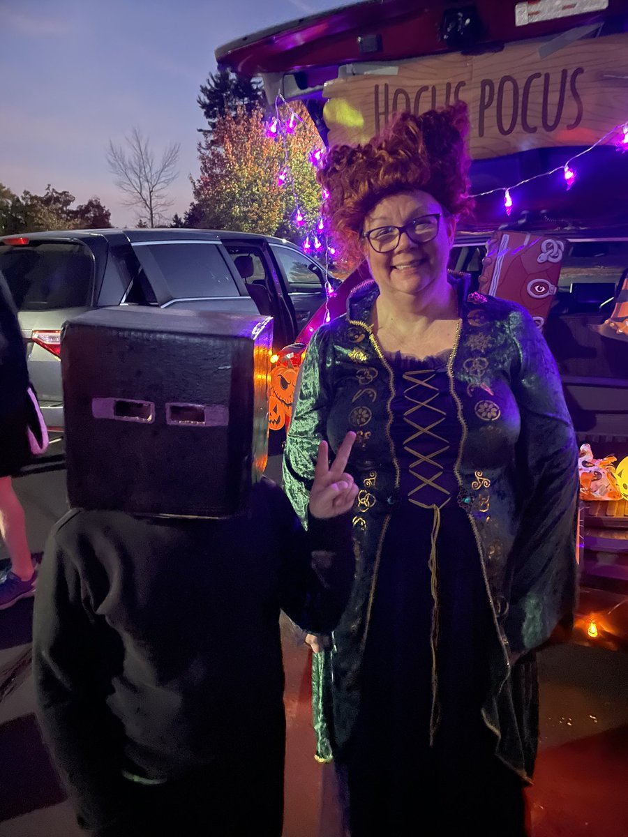 JessicaTurgeon's tweet photo. More trunk or treat https://t.co/1RX1Ysbh1s