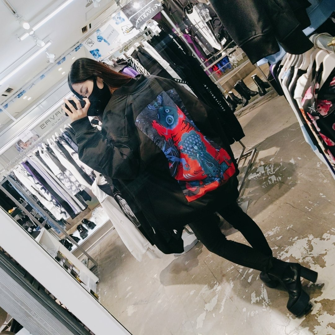 CIVARIZE_shiori's tweet photo. 今日もおるよー🙋‍♀️✨
本日はひたすら背中で語る日🤟✨
NOVESSELやililil等のおすすめ達です🎶
みんな背中で語りましょう😍❤

#NOVESSEL
#ililil
#ARULE
#TRAVASTOKYO
#REFLEM
#CIVARIZE
#MAGNETbySHIBUYA109
#渋谷 https://t.co/6QGUfHFBZw