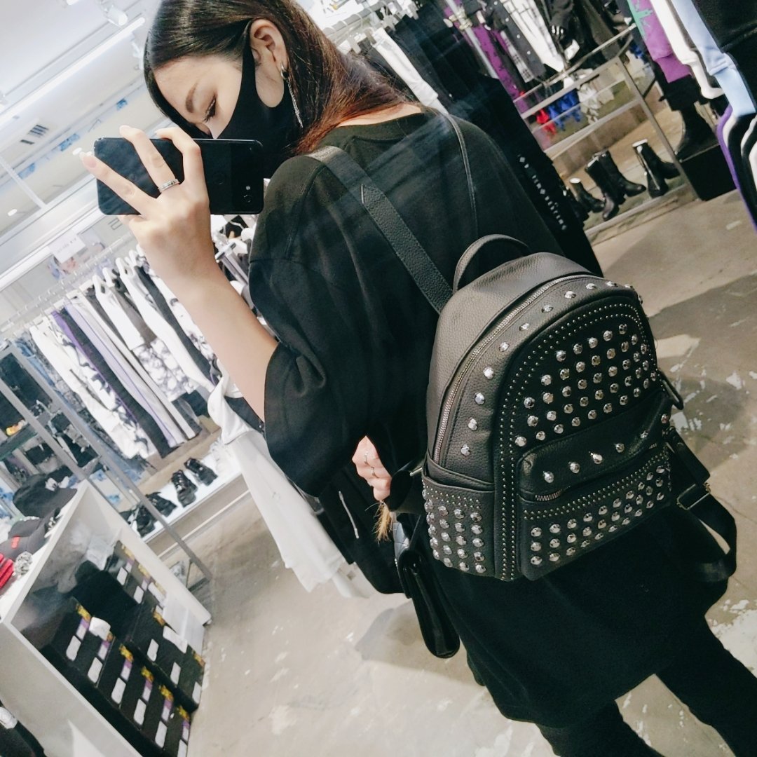 CIVARIZE_shiori's tweet photo. 今日もおるよー🙋‍♀️✨
本日はひたすら背中で語る日🤟✨
NOVESSELやililil等のおすすめ達です🎶
みんな背中で語りましょう😍❤

#NOVESSEL
#ililil
#ARULE
#TRAVASTOKYO
#REFLEM
#CIVARIZE
#MAGNETbySHIBUYA109
#渋谷 https://t.co/6QGUfHFBZw