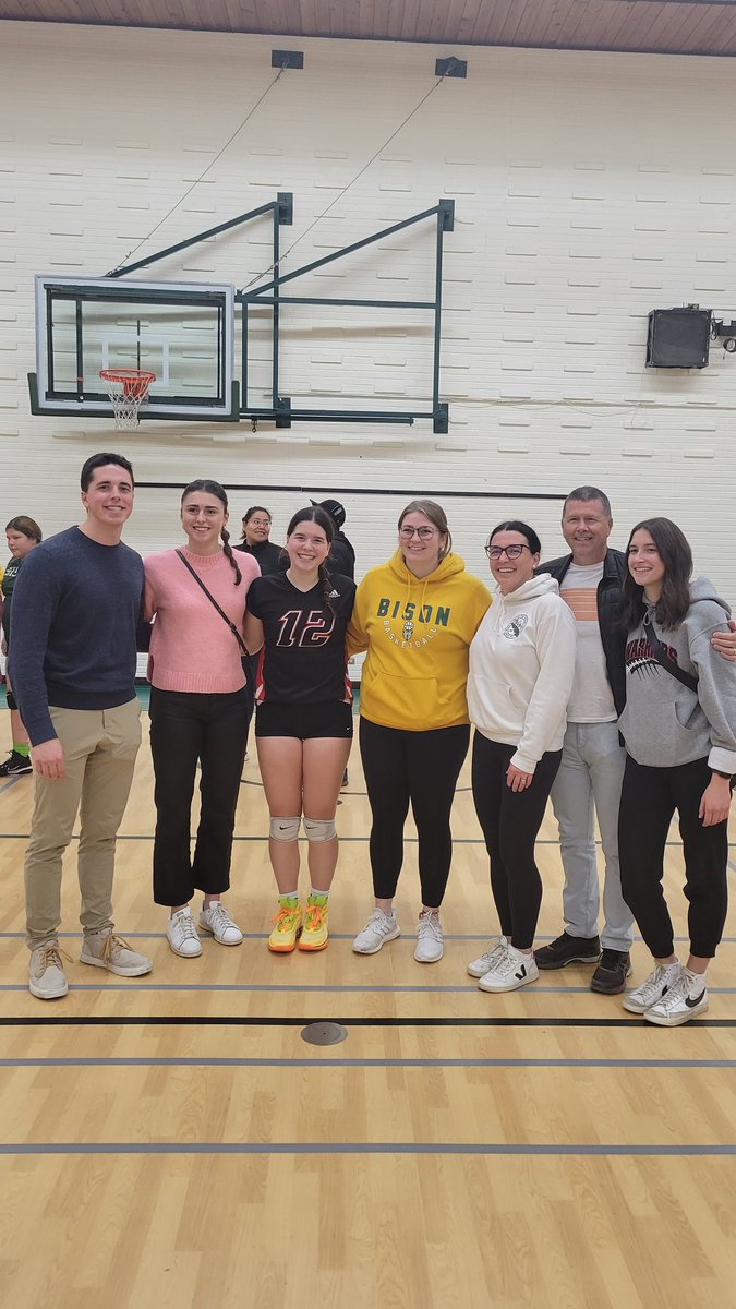VickiOrobko's tweet photo. Best fans and best fam. Congrats @jadebelmore12 for making a move from the edge. #not ugly #warriorforlife https://t.co/Fcj8ZRlV9o