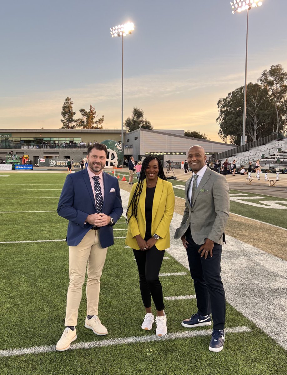 We’ve got a Top 10 FCS matchup on ESPN2 at 11ET 🤩 @SacHornetsFB looking to stay undefeated and @MontanaGrizFB looking to bounce back from a loss last weekend! @BCusterTV and @DustinFox37 are in the booth and you can’t miss me in this jacket on the sidelines 😂 See y’all soon!