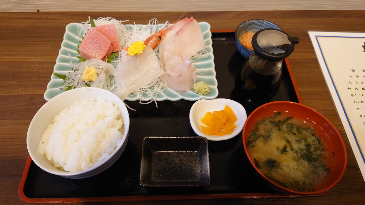 ガルパン劇場版varianteにて、ドゥーチェは和久さんのお刺身定食を食べるらしいので、本日はお刺身定食で!🍣🐟️ 