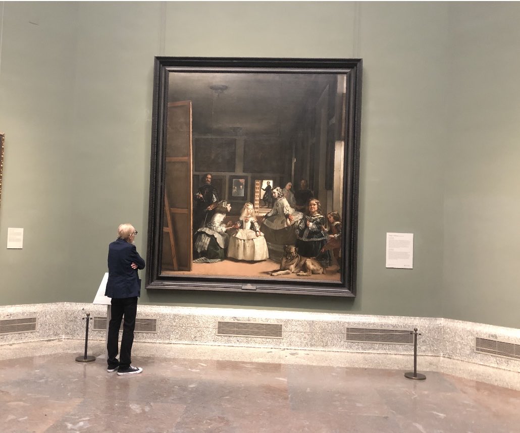 deborahsolo's tweet photo. Here’s Peter Schjeldahl, who died yesterday, communing three autumns ago with his all-time favorite painting, Velasquez’  “Las Meninas,” at the ⁦⁦@MuseodelPrado. R.I.P. https://t.co/4Suwd7YB4A