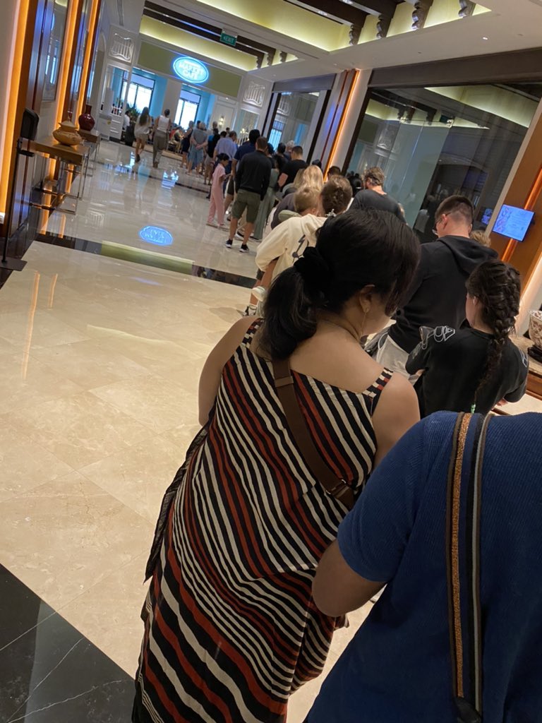 Whatever you do, don’t stay @Paradox_Hotels Singapore. They massively overbook, don’t have capacity, and can’t even provide breakfast for guests. The queue this morning just to enter the room goes round the hotel, and they charge you more than most. Total farce.