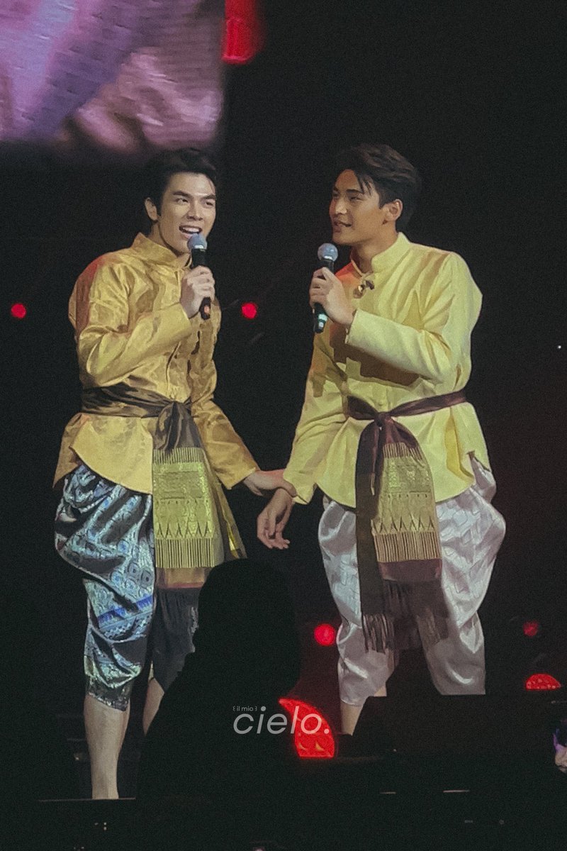 aponcielo's tweet photo. อย่าพามาสมองไหลไกลขนาดเนร้ 🫠

꒰ @milephakphum ꒱ ꒰ @Nnattawin1 ꒱
#MilePhakphum┊#Nnattawin

— #MileApoxKPWTManila
#KPWorldTourManila

📸 • #aponcielopic ◡̈ https://t.co/RrHCEuGdFy