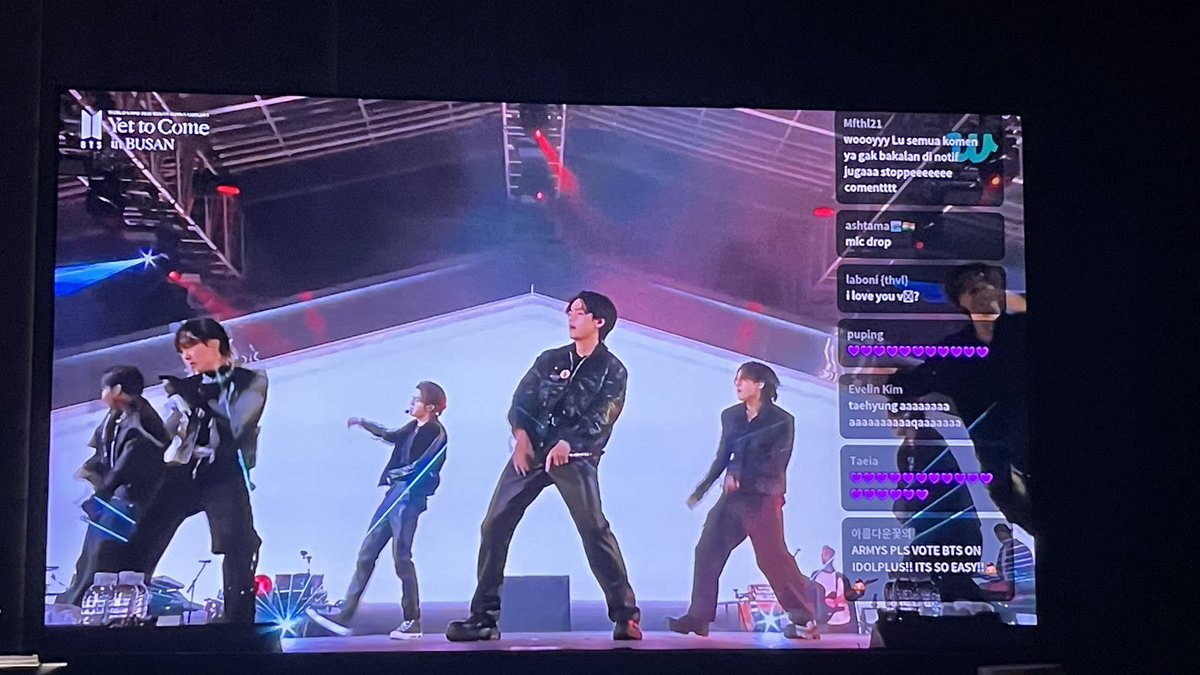 Sunkissedguy's tweet photo. Delayed stream now available on weverse!💜 #YetToComeinBUSAN https://t.co/utdq2zdxtQ