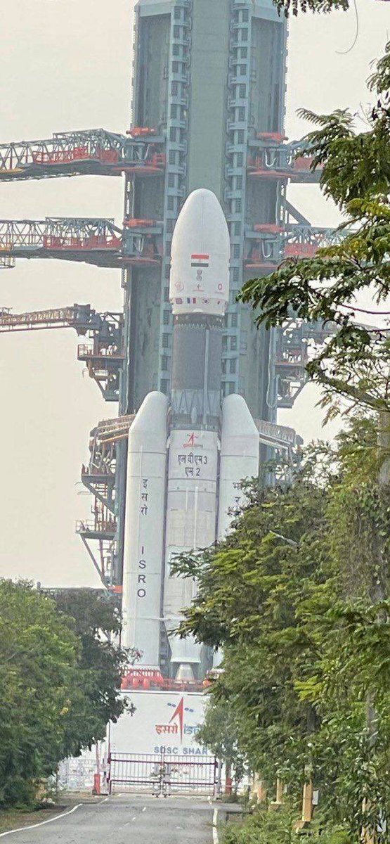ShashiTharoor's tweet photo. Historic day for India &amp; ⁦@isro⁩ &amp; I’m not talking about Indo-Pak cricket! Heaviest-ever Indian rocket put 36 satellites into orbit with heaviest ever payload of 6 metric tonnes..
Successfully positioned these satellites in space. Our rocket scientists continue to amaze! https://t.co/GhNF4VH8FO