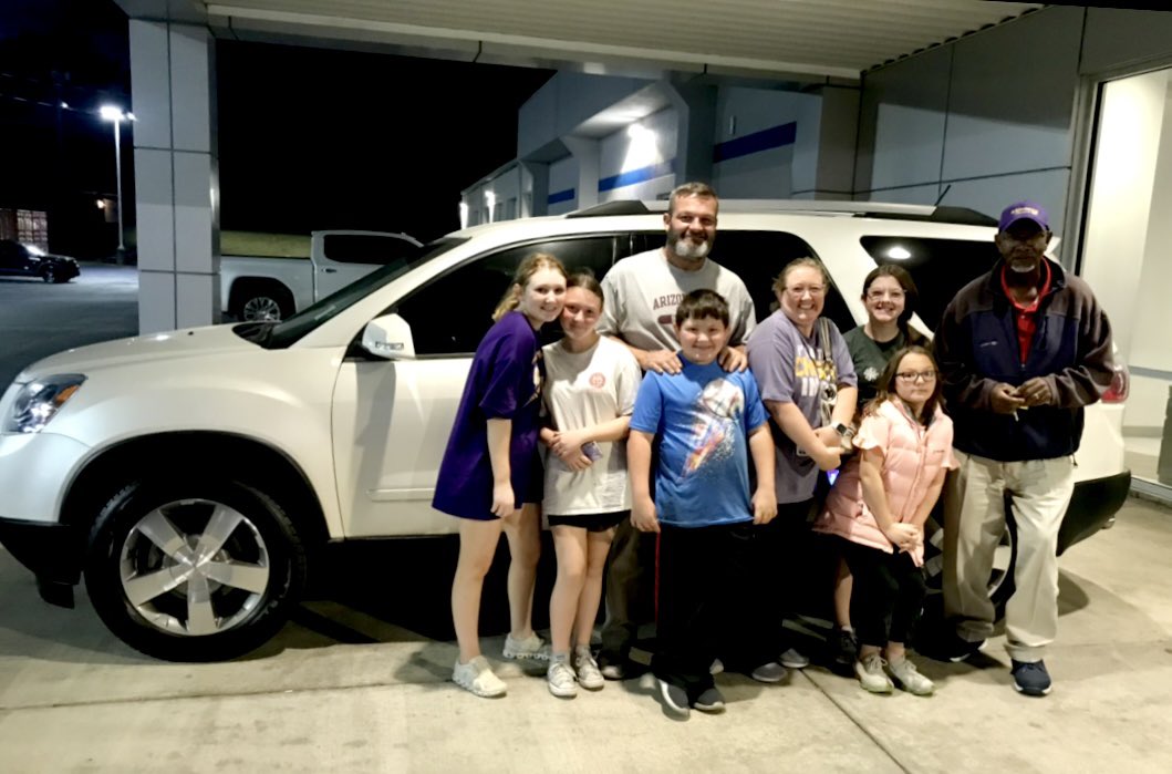 express30819's tweet photo. The Cochran family from BrightonโJason & Morgan and their kids Addie, Kylie, Shelbi, MacKenzie & Owenโbought this beautiful preowned 2012 GMC Acadia today!
THANK YOU COCHRAN FAMILY!!
(Salesperson: Dennis Chaney)
#ExpressChevrolet๐บ๐ธ
#expressyouself
#HometownDiscount https://t.co/VqQzo12Hfq