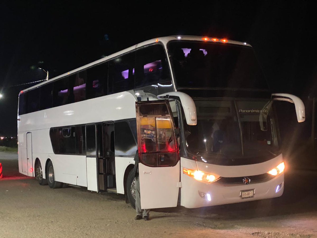 Bien por el <a href="/IEDOficial/">IED Oficial</a> y su Director Cesar Cárdenas, vean el transporte en el que  ya vamos rumbo a los @FundacionJnp a representar a Durango en Fútbol Popular 6x6. Se nota el cambio y el apoyo al deporte por parte de <a href="/EVillegasV/">Esteban Villegas V.</a>. Que sigan así por el bien de los deportistas.