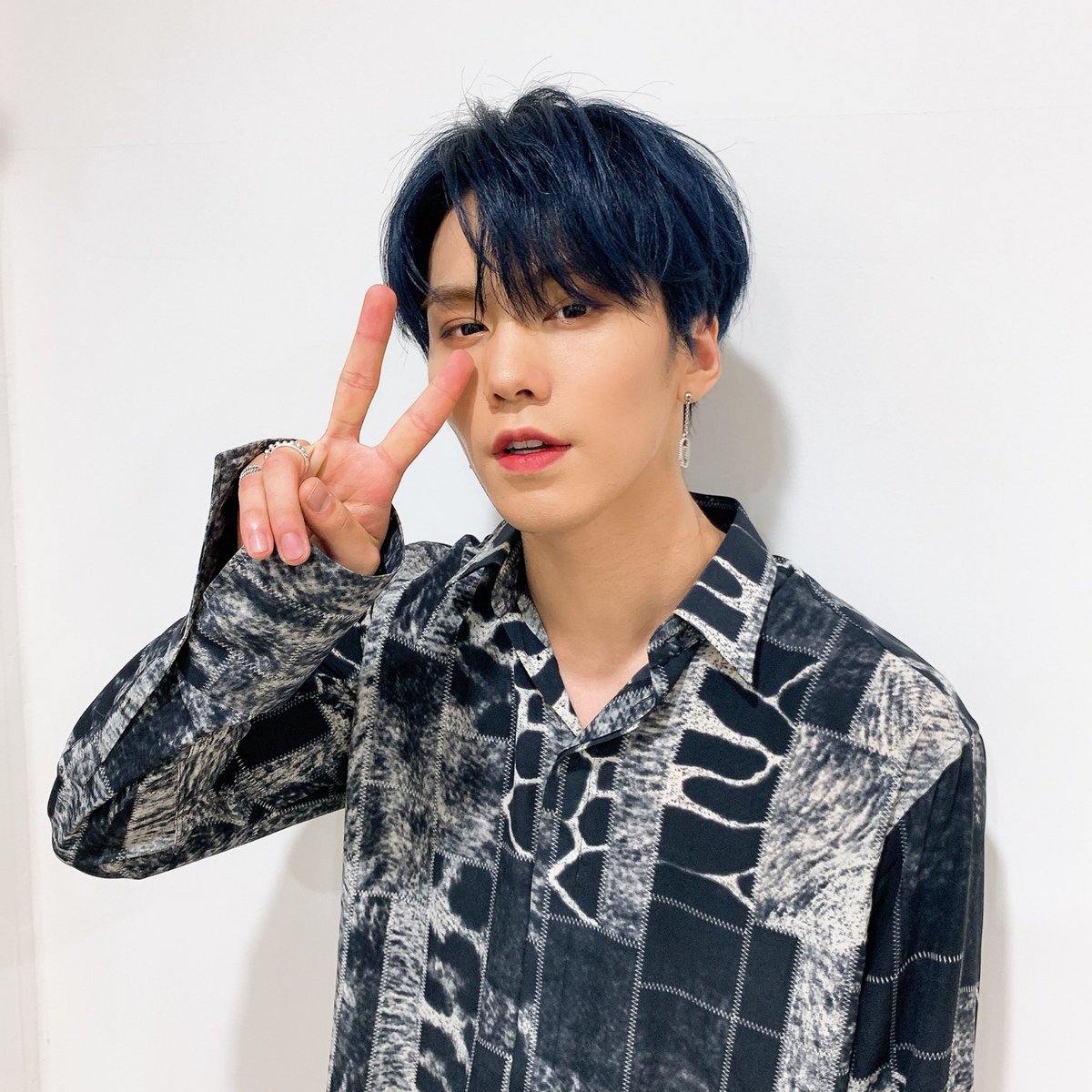 poemzip's tweet photo. Me escapé un rato con los chicos para venir al ⁦#𝗗𝗫𝗗𝕕𝖾𝖻𝗎𝗍⁩, pero los perdí de vista así que me tocará ir ⁦#i𝕟t𝗼这𝕦n𝖽er𝘄𝗈rl𝕕⁩ yo solito con el ⁦#𝟸𝟸𝟷𝟶𖦹𝗰𝕠d𝗲⁩ y obtener ⁦#𝗼u𝕣・𝕔r𝕠𝘄n⁩, aunque me dejaron solito.

       𝔧in𝑥ǝ𝑑 soul 糖 *. #𝙺arma ! https://t.co/723siERv3k