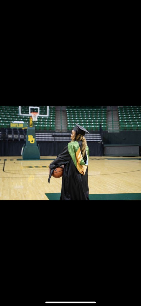 Jayasberry's tweet photo. Masters degree loading…. 🤍👩🏽‍🎓 https://t.co/GonewIvVdS
