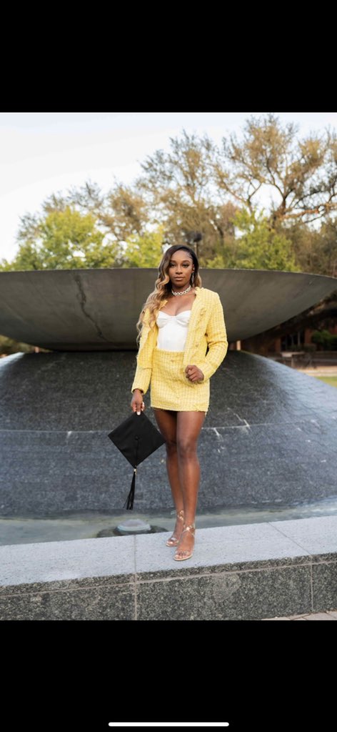 Jayasberry's tweet photo. Masters degree loading…. 🤍👩🏽‍🎓 https://t.co/GonewIvVdS