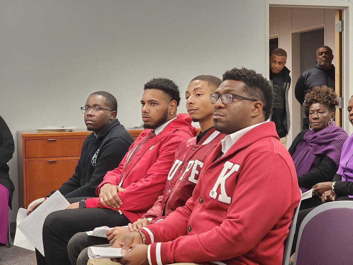 gammapsinupes's tweet photo. The Brothers of Kappa Alpha Psi were invited by the Domestic Abuse Resistance Team (DART) to the annual “Men Standing Strong” Candle Light Vigil to aid in the remembereance of those who lost their lives in the struggles of Domestic Violence. https://t.co/y1a7YhYrrH