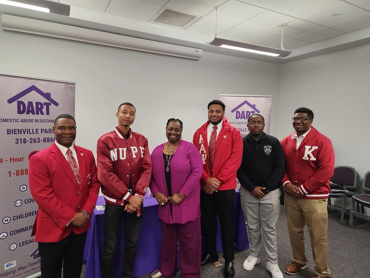 gammapsinupes's tweet photo. The Brothers of Kappa Alpha Psi were invited by the Domestic Abuse Resistance Team (DART) to the annual “Men Standing Strong” Candle Light Vigil to aid in the remembereance of those who lost their lives in the struggles of Domestic Violence. https://t.co/y1a7YhYrrH