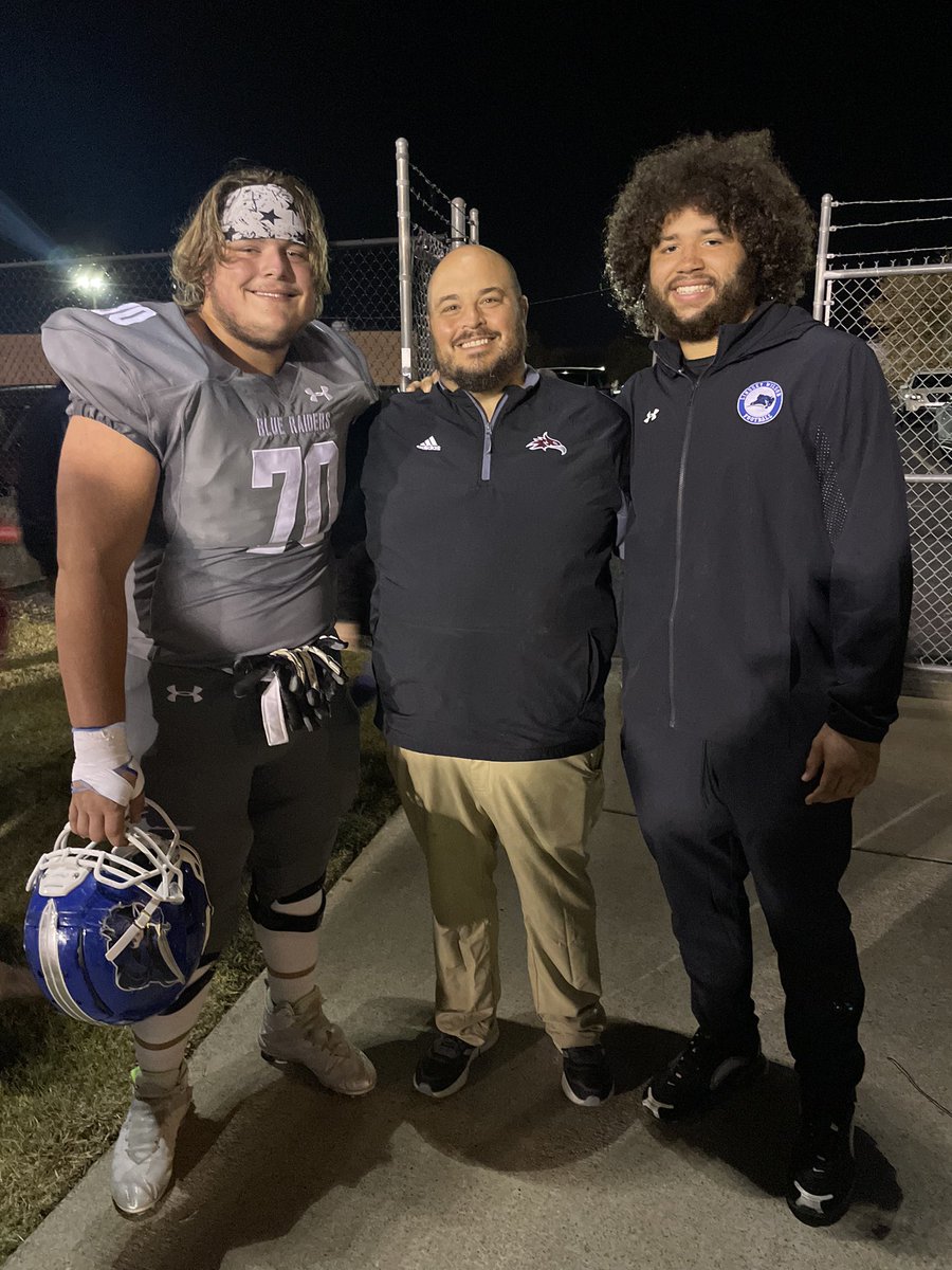 CoachPittsOL's tweet photo. Great night watching some former players! They’re doing great things in college! Couldn’t get pictures with everybody, but had five former players on one field. Love this part of coaching. @MasonBasford @KingRankins44 @Coach_CotterLWC https://t.co/eC0o4xjYLC