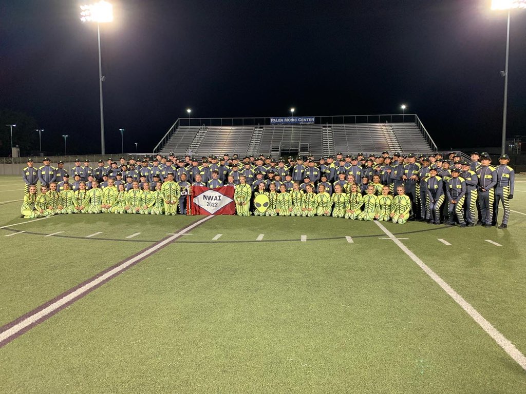 VBband1's tweet photo. Your 2022 Northwest Arkansas Invitational CHAMPIONS - THE VAN BUREN HIGH SCHOOL MARCHING BAND!!! 👽 @VBSDActivities @VBSDPointers @DrJVanBuren https://t.co/kWIX1i1bN6