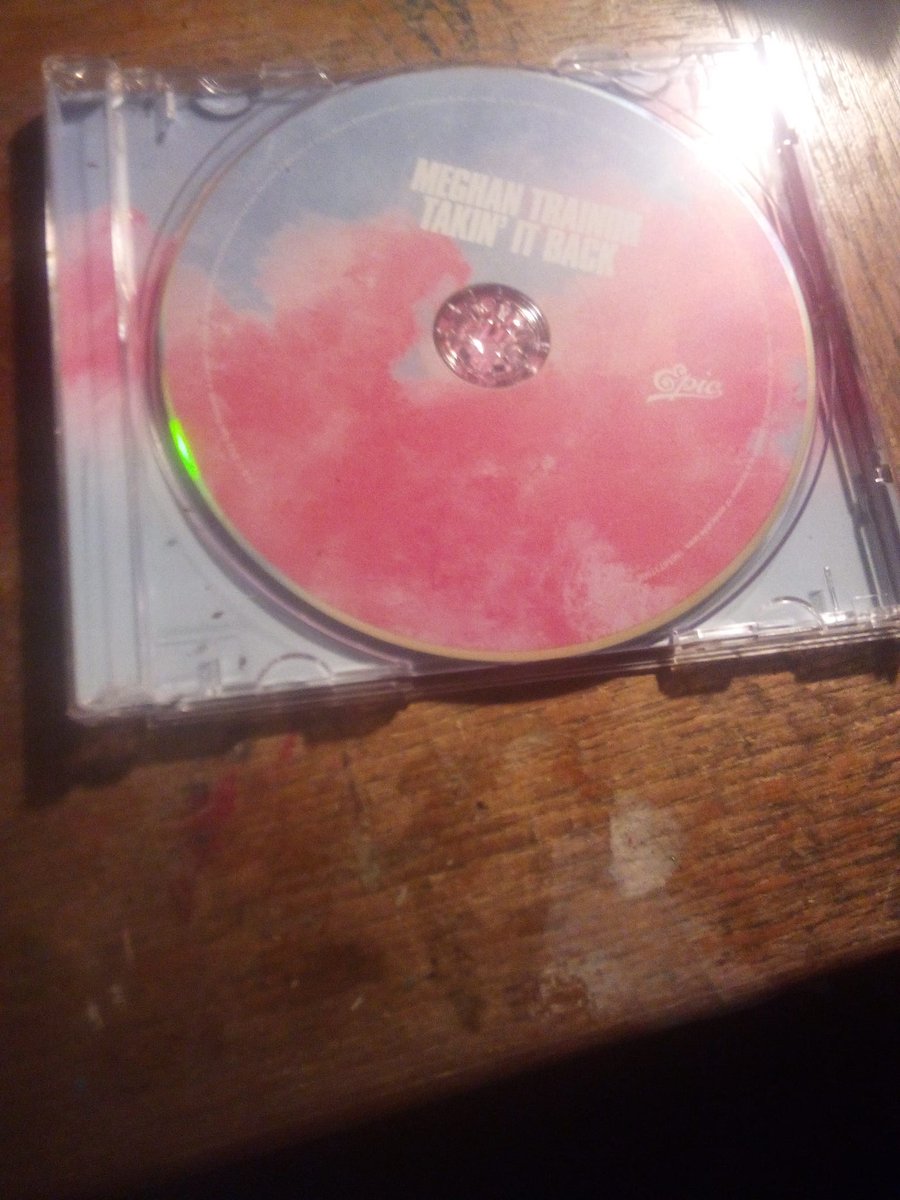 rose2010bud's tweet photo. So yours truly wen to the @Meghan_Trainor event earlier today at B&N...turns out they actually gave me a faulty copy of her CD; the cover fell off, signature & all! It would really mean a lot to get another copy, especially with her autograph! #FeelingRippedOff #PleaseHelp https://t.co/sWUomLwDla