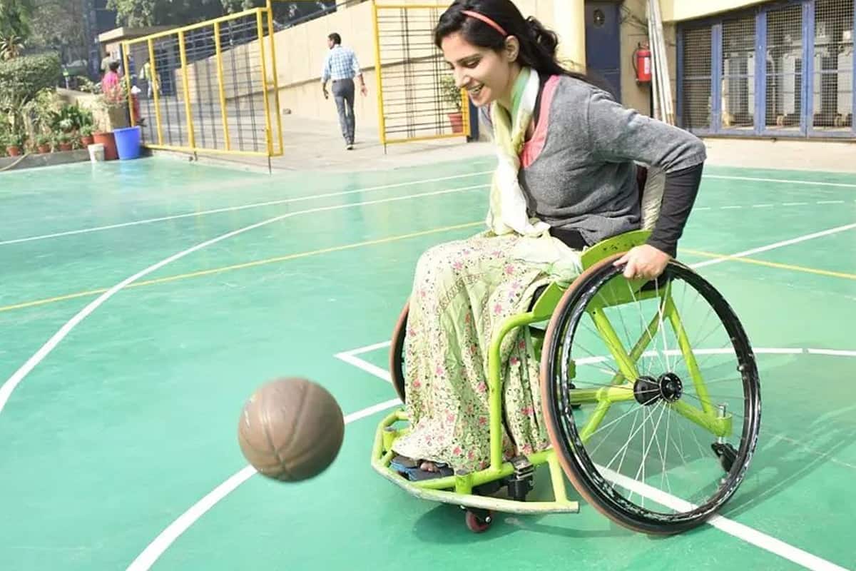 RisingKashmir's tweet photo. #Wheelchair #basketball player #InshaBashir induces hopefulness
Reports @yaqoobali02 https://t.co/kDxOA8puQC https://t.co/JE1jU88aE8