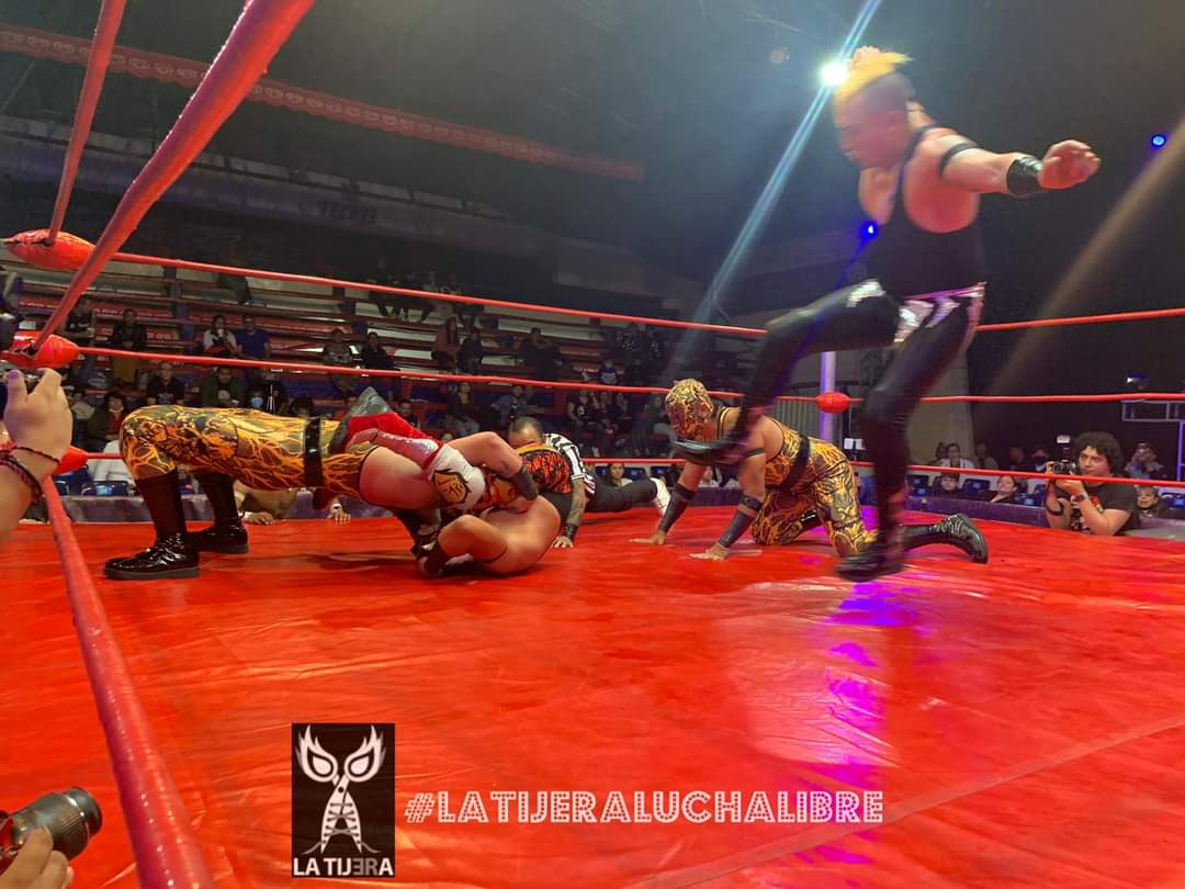 LaTijeraLucha's tweet photo. #GoldenJr y #King se llevan la eliminatoria por el #CampeonatoDeParejasDeCentroaméricaDeInnova dejando en el camino a 3 parejas que dejaron todo arriba del cuadrilátero con #InnovaProducciones en la #ArenaLopezMateos ...
#latijeraluchalibre https://t.co/eFXF5hmOeL