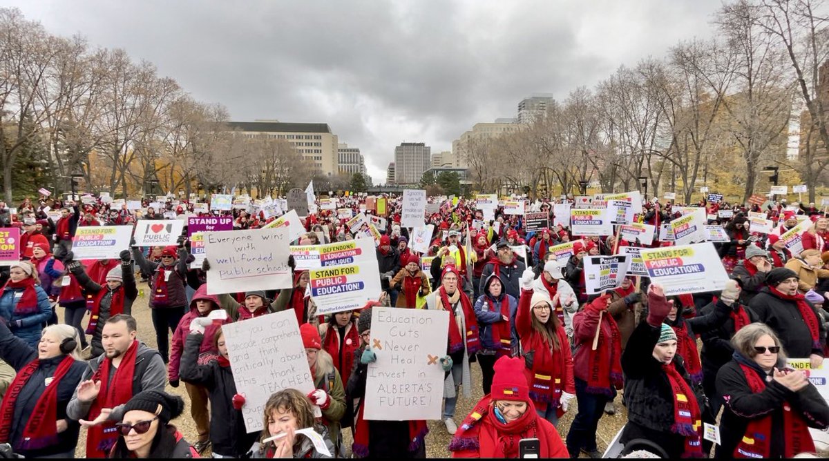 hardeepr33's tweet photo. What an amazing turnout! Thank you to all who came to #stand4education #Rally4Ed #ableg #abed @albertateachers @ABschoolcouncil https://t.co/hW39CmLmkd