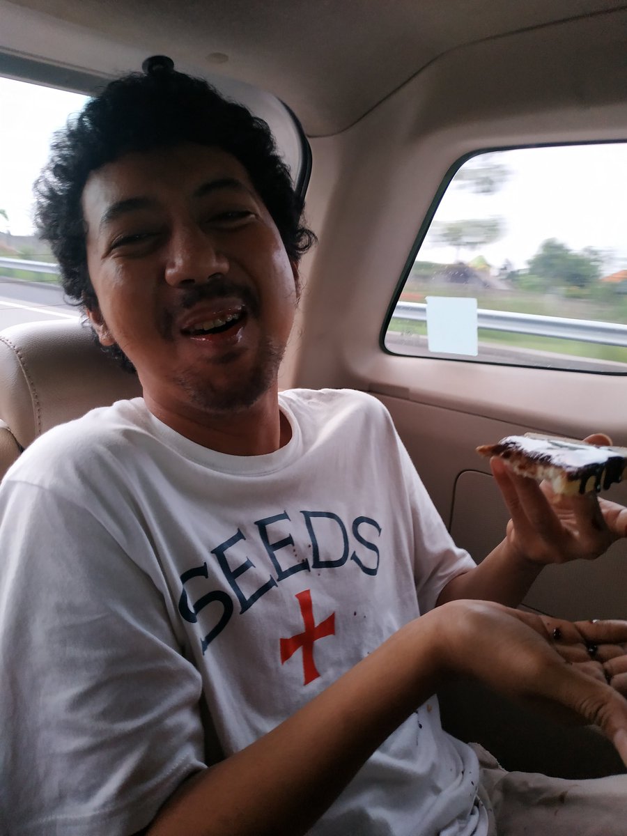 jabriksight's tweet photo. " Kaos Band Fav ku tiedie susu coklat " begitu ujarnya https://t.co/1YX2tSlUDL