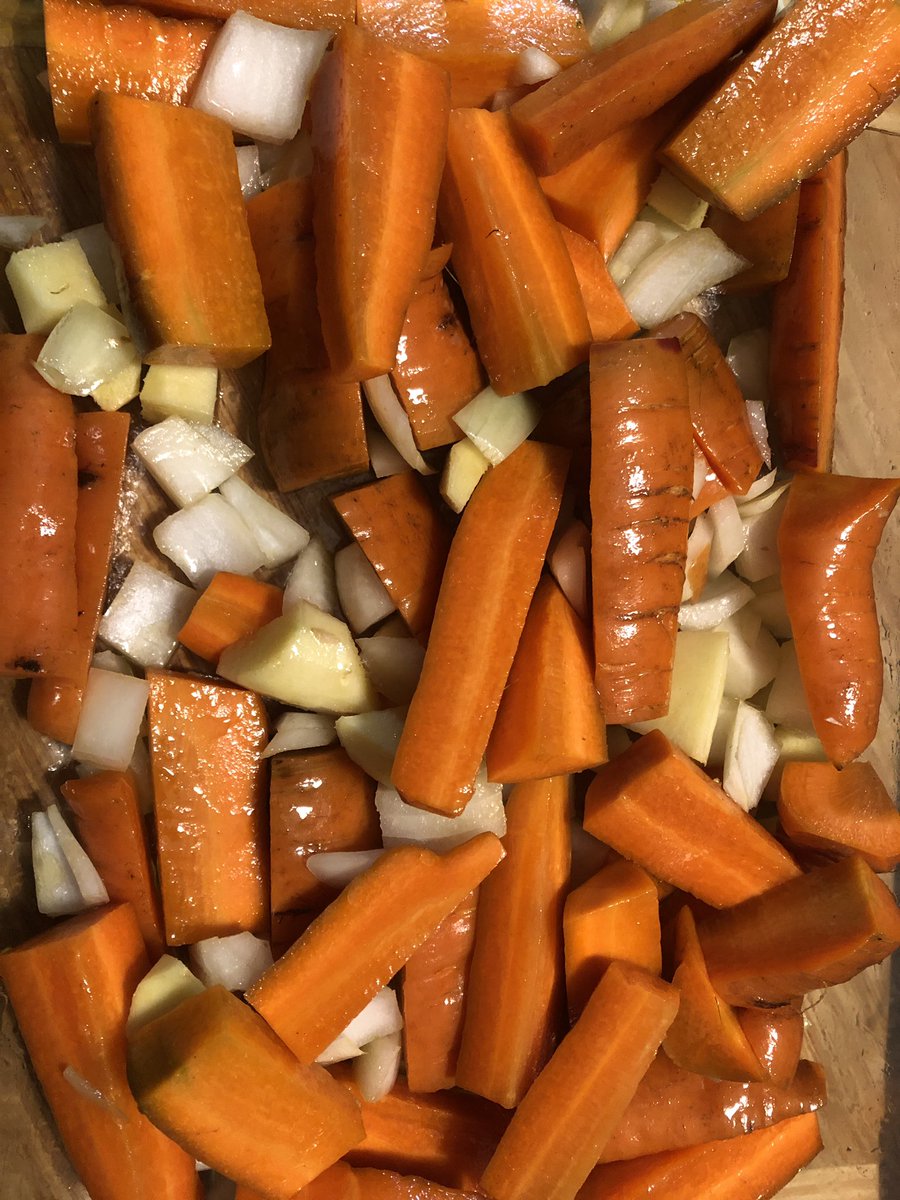 miekoouchi's tweet photo. Okay kinda went nuts fall cooking today!
First up: roasted maple carrot onion and ginger soup…
#foodie #carrot #soup #cookingislife https://t.co/TJ0nLfDELz