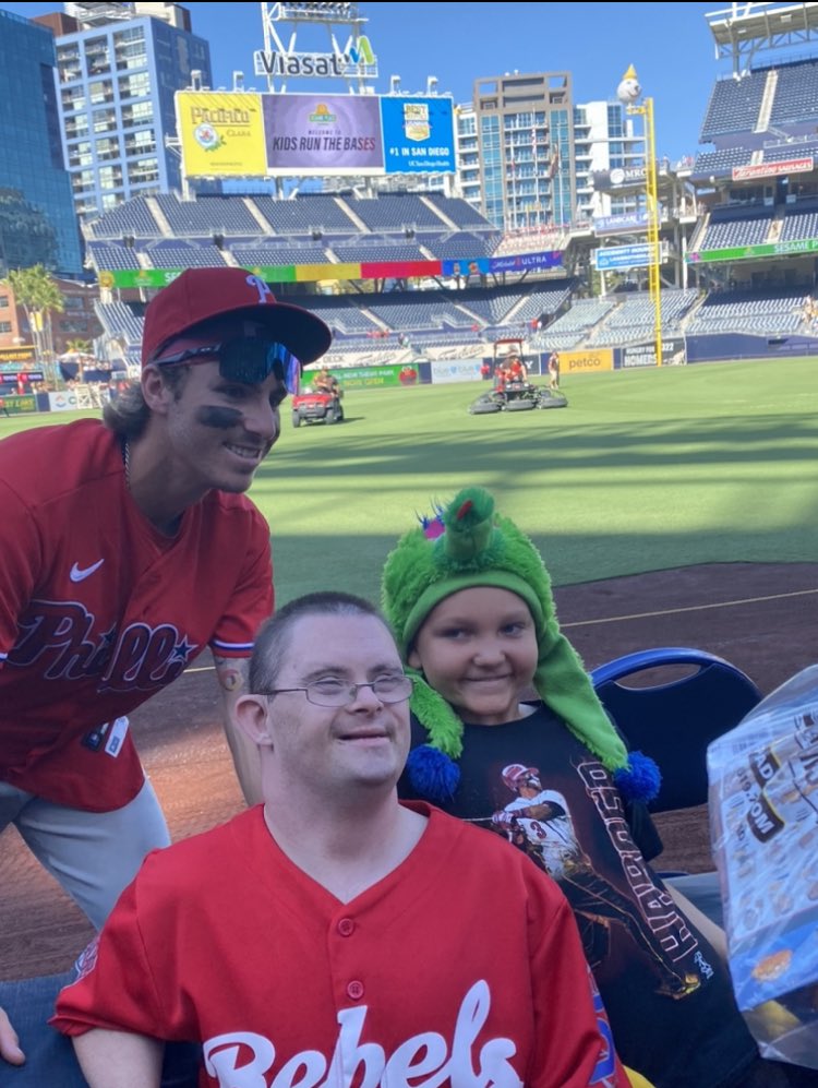Let’s get the win Stott! UNLV support the Phillies. 🙌 ⚾️ <a href="/PapaZuni/">Anthony Zuniga</a> <a href="/StottDbackmom/">Shana Stott</a> <a href="/Phillies/">Philadelphia Phillies</a>