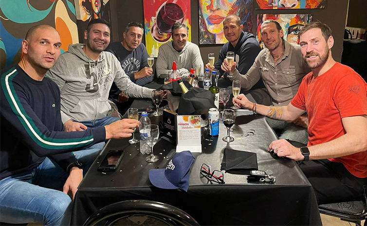 basquetplus's tweet photo. Algunos se juntaron en la llegada de Ginóbili al Hall of Fame, mientras que ahora los restantes se hicieron presentes en la Fiesta Nacional del Deportista.

La Generación Dorada volvió a juntarse, esta vez en Río Tercero
https://t.co/SyW5SP84b9 https://t.co/oMfyy5vuBk