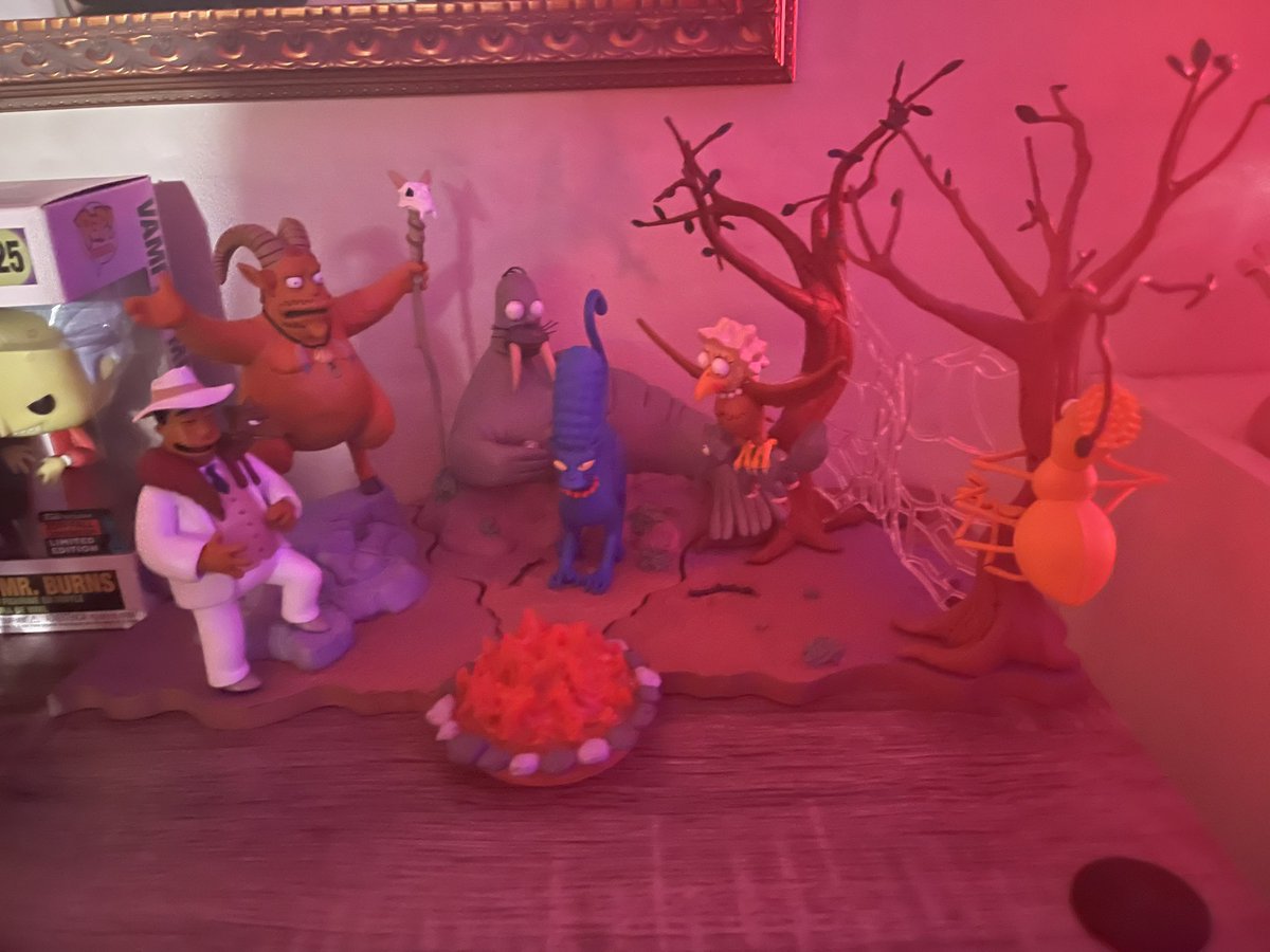 JennL009's tweet photo. this could possibly be THE find of the season..the simpsons treehouse of horror XIII island of dr.hibbert set @TheSimpsons #treehouseofhorror https://t.co/ejT1VSZg0G