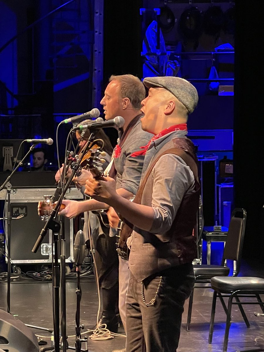 cindymcleod's tweet image. Brendan McLeod at #abshowcase #storyofvimyridge #musicandhistory