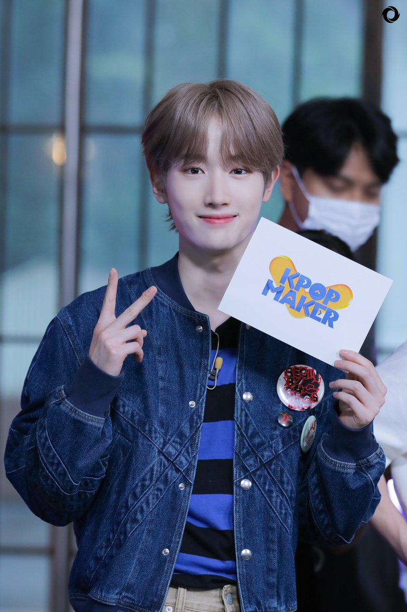 guwonzip's tweet photo. kpop maker behind #hyuk cut https://t.co/bA7wx8QDPo