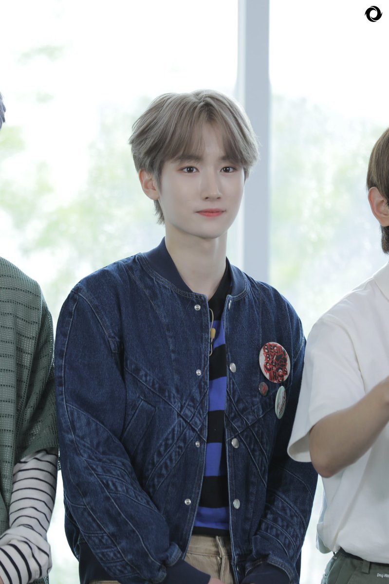 guwonzip's tweet photo. kpop maker behind #hyuk cut https://t.co/bA7wx8QDPo